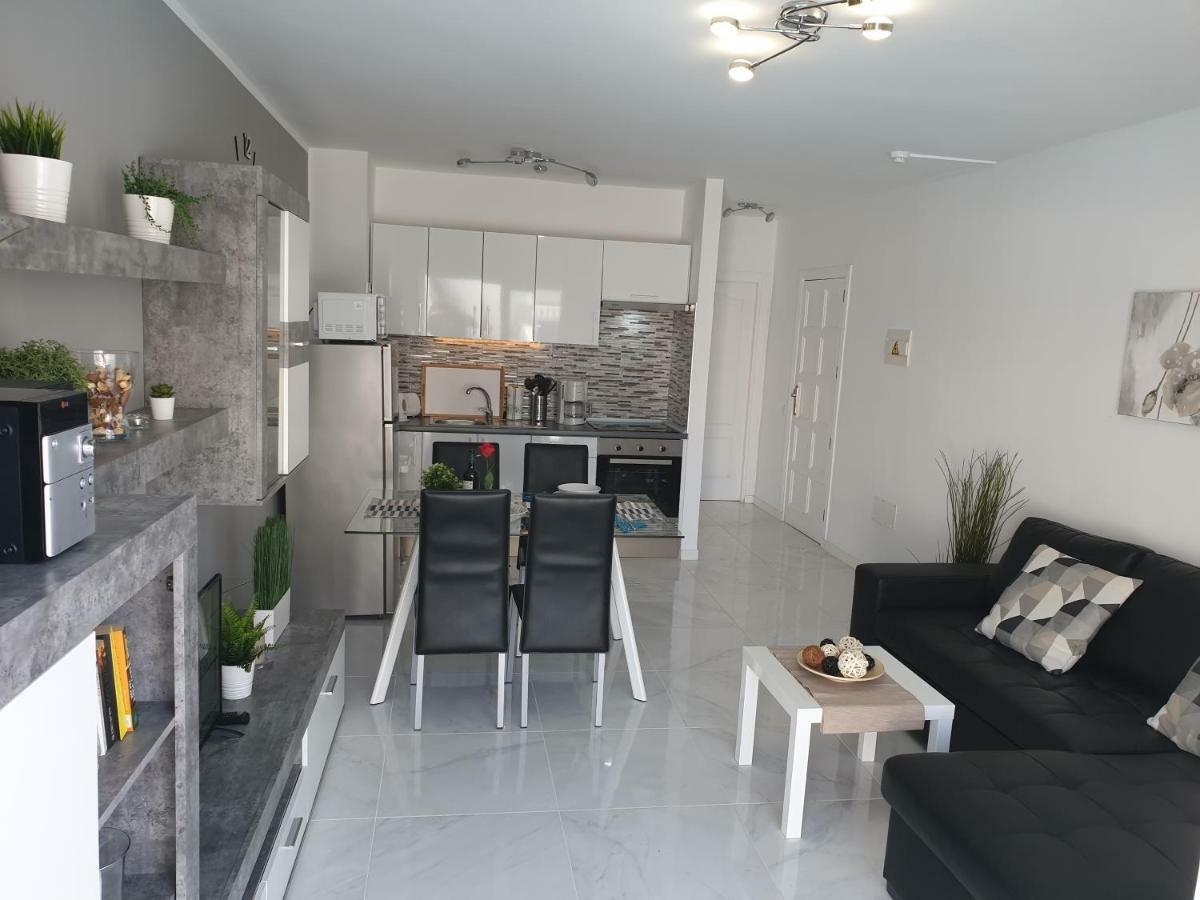 Casa Las Flores With Heated Pool, Only 490 Meters To The Beach, Balcony, Wifi 阿罗纳 外观 照片